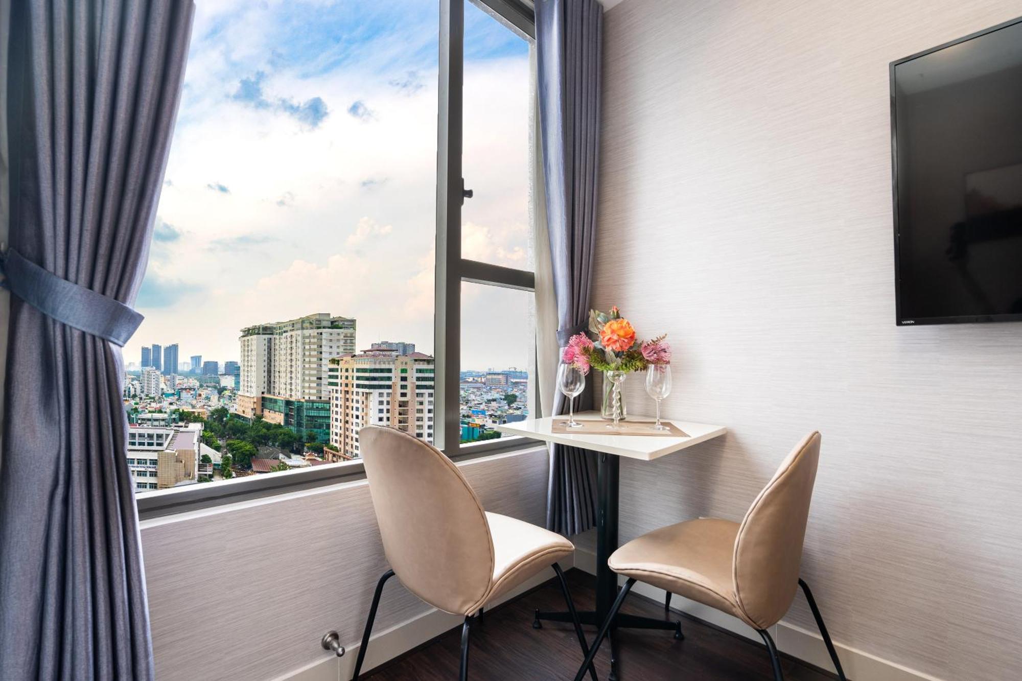 Rem Rivergate Garden Pool Signature - Free 4G Sim For 3 Nights Booking Ho Chi Minh City Exterior photo