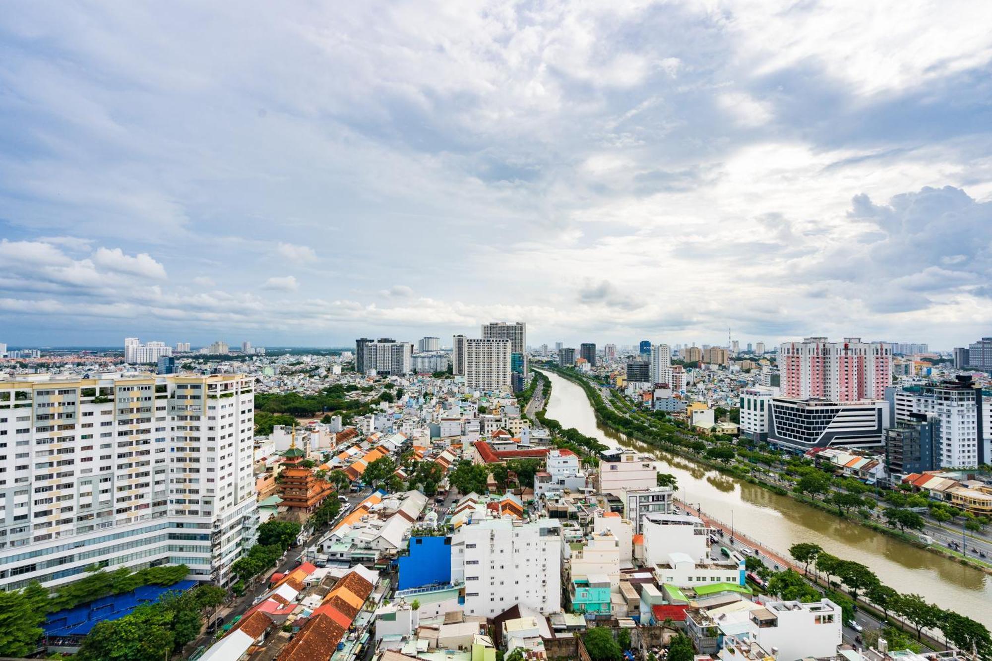 Rem Rivergate Garden Pool Signature - Free 4G Sim For 3 Nights Booking Ho Chi Minh City Exterior photo